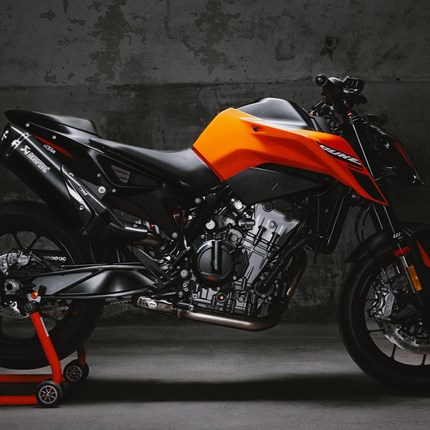 2026 KTM 790 Duke Die KTM 790 DUKE genießt einen erstklassigen Ruf. Bekannt ist sie nicht nur für ihre skalpellgleiche Präzision und die unübert ... Weiter >>