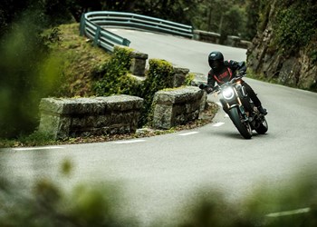 30 %* Rabatt auf Shoei & SENA Helme – jetzt bei Suzuki Schwarzenbach!