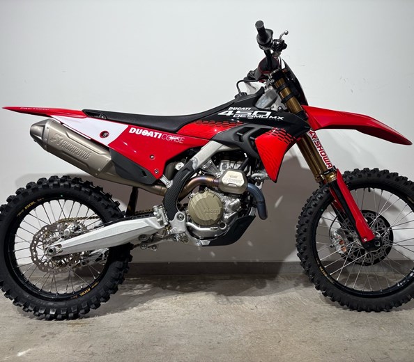 Ducati Desmo 450MX Factory Edition lagernd und prompt verfügbar! 
🔥 Jetzt lagernd & sofort verfügbar: Ducati Desmo 450MX Factory Edition 🔥
Pure Performance. Keine Kompromisse.

Die Ducati Desmo 450MX Factor ...