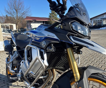 Die ersten Voge Motorräder und Roller sind eingetroffen