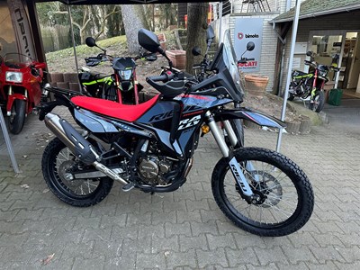 Die neue Rieju 307 Rally -ein Enduro Highlight 2026: Das Design ist von den legendären Rallye Motorrädern inspiriert!