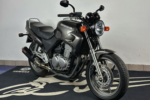 Zweirad Zentrum Fernwald-News: NEWS| Neu im Bestand: Honda CB500 aus 1995 im Topzustand!