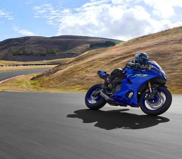 Die neue R7 
Performance in Perfektion

Als jüngstes Mitglied der Yamaha R-Serie hat die R7 die Supersport-Klasse für die nächste Fahrergeneration neu defi ...