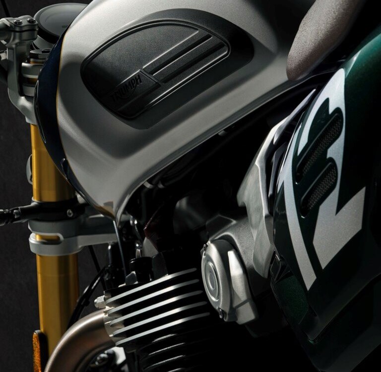 Brandneu: TRIUMPH Speed Twin 1200 Cafe Racer Edition