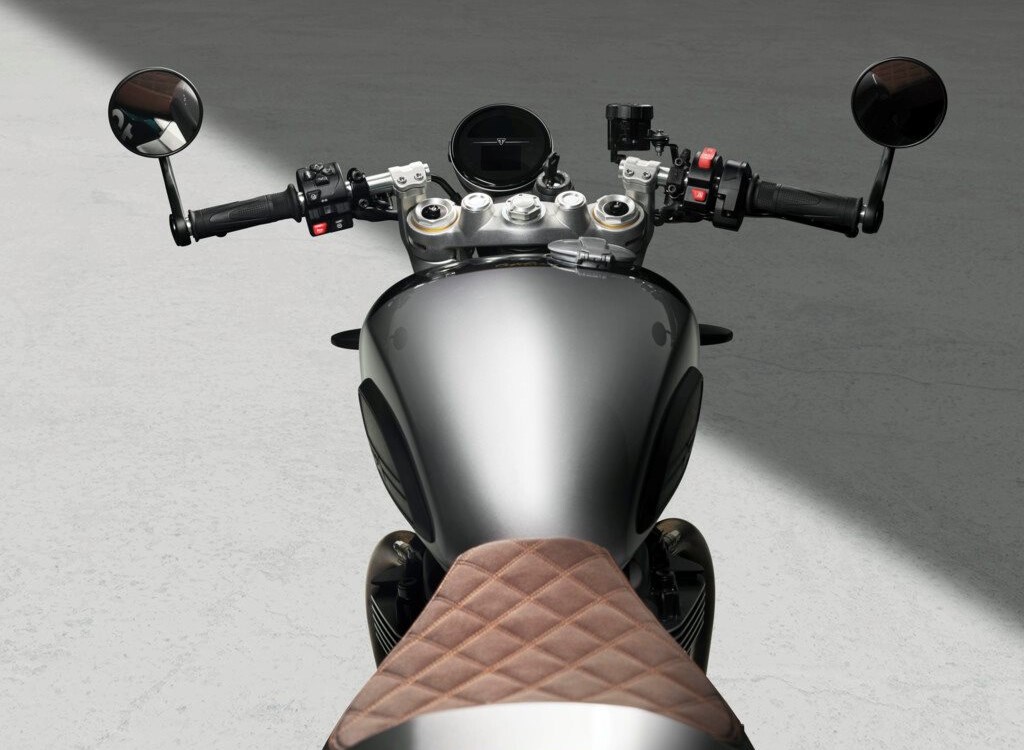 Brandneu: TRIUMPH Speed Twin 1200 Cafe Racer Edition