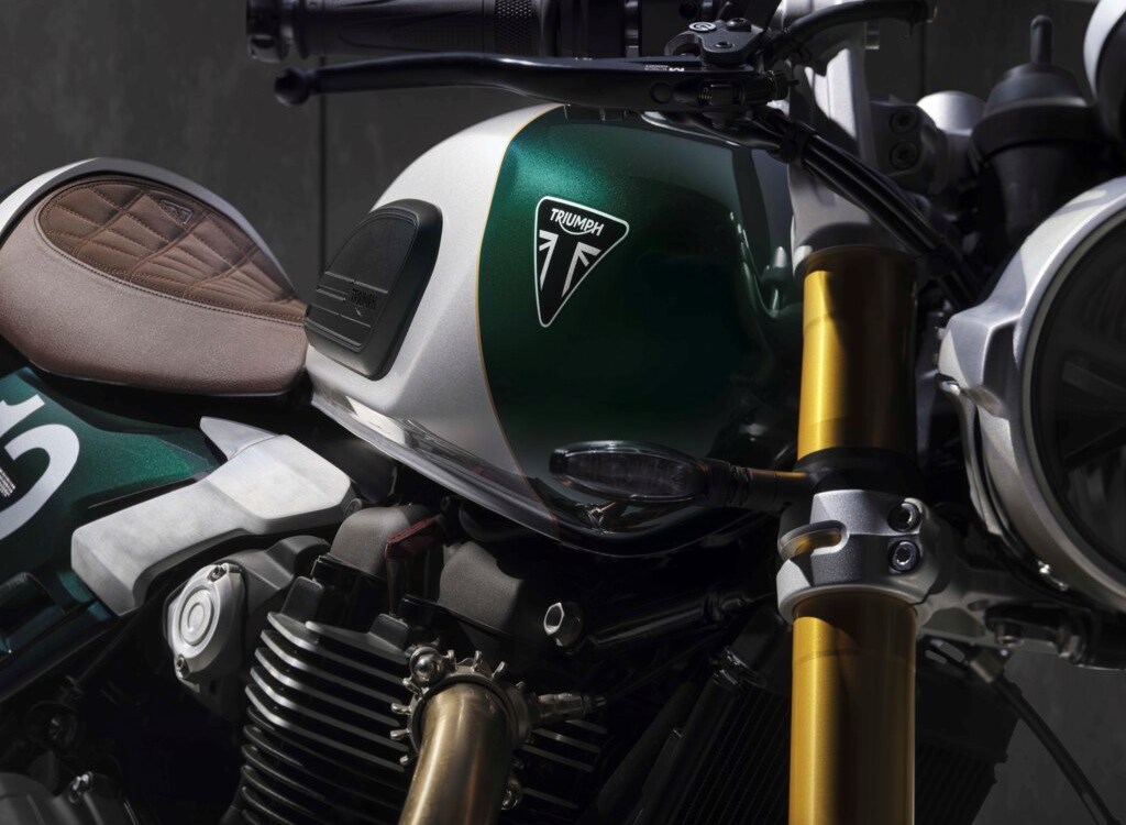 Brandneu: TRIUMPH Speed Twin 1200 Cafe Racer Edition