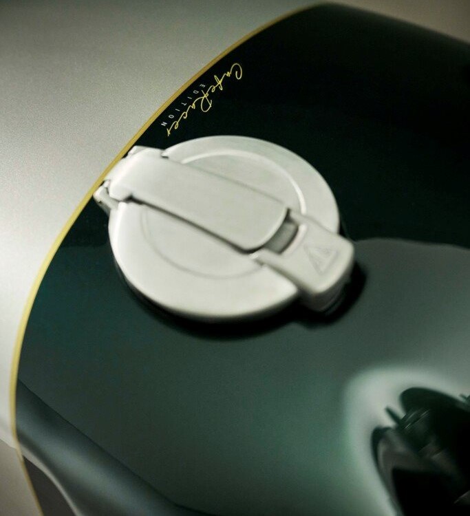 Brandneu: TRIUMPH Speed Twin 1200 Cafe Racer Edition