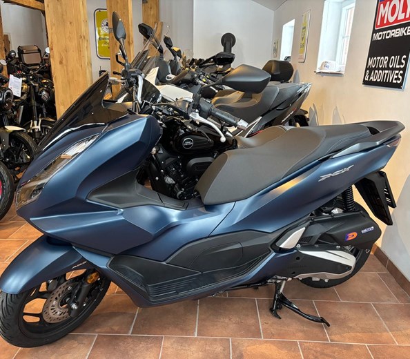 Honda PCX 125 im neuwertigen Zustand! 
1.Hand! Nur 2.639 Km!