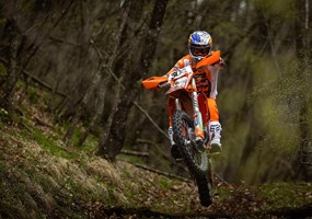 2025 KTM 300 EXC CHAMPION EDITION Die KTM 300 EXC CHAMPION EDITION verdient den Titel der siegreichsten Enduro, die je gebaut wurde. Das sind große Worte – doch ... Weiter >>