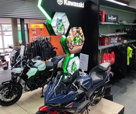 Neue Kawasaki Instore-Möbel 