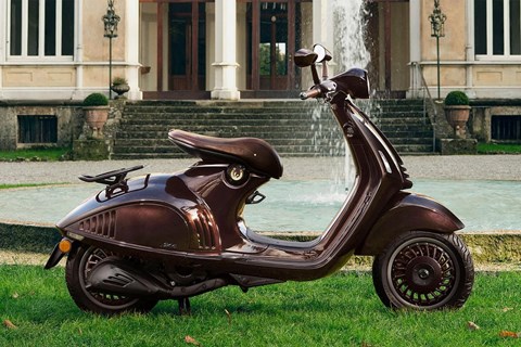 hmf Motorräder GmbH-News: Vespa 946 Horse - edler & exklusiver geht es kaum