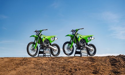 Neue Kawasaki KX85 – neu definiert und gebaut für Siege