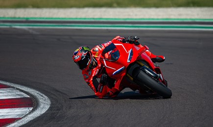 Mit Ducati auf die Rennstrecke