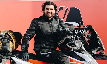 CHASING NEW HORIZONS