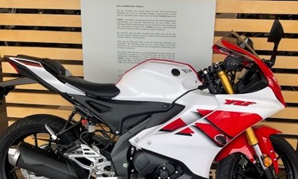 Soeben geliefert: R 125 in Anniversary White zum 70 jährigen Jubiläum von Yamaha