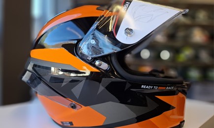 Corsa R Helm