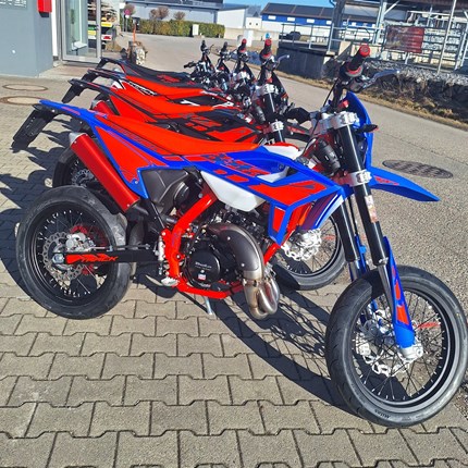 BETA MOPED 
neue Modelle 2026 
    - BETA RR 50 MOTARD 2T  -->  € 3.500,-
    - BETA RR 50 MOTARD 2T SPECIAL EDITION  -->  € 3.500,-
 ... Weiter >>