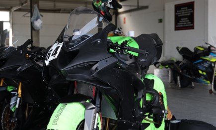 Feinarbeit unter spanischer Sonne – Rennstreckentraining in Almería