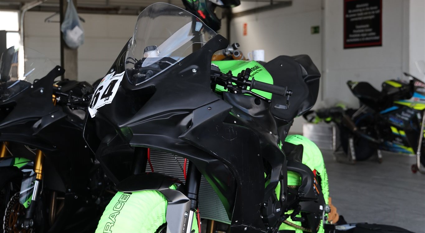 Feinarbeit unter spanischer Sonne – Rennstreckentraining in Almería