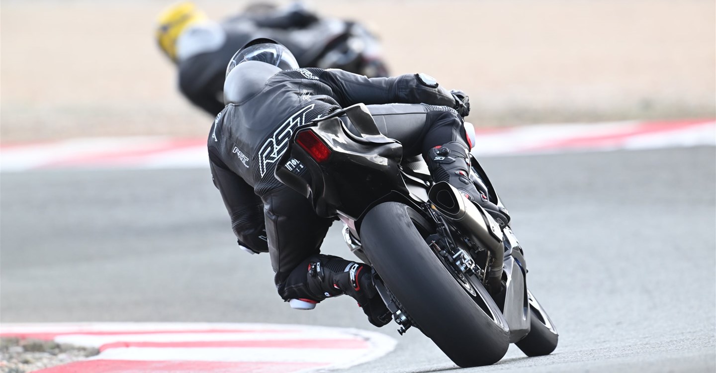 Feinarbeit unter spanischer Sonne – Rennstreckentraining in Almería