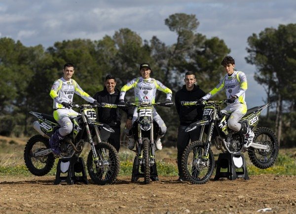 Triumph confirma su potente trío de pilotos para el Campeonato de España de Motocross 2026 