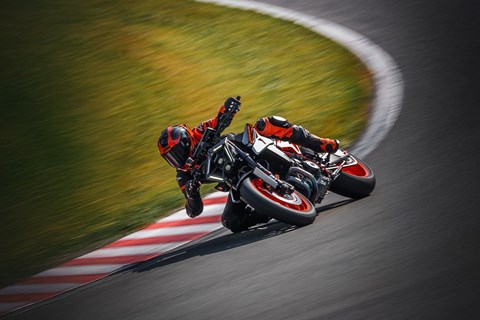 KTM GROUP-News: 2026 KTM 990 Duke R