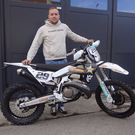 Das Enduro-Virus hat wieder zugeschlagen! 
Nach 4-jähriger Pause vom Enduro fahren hat bei Gregor das Enduro-Virus wieder zugeschlagen. Er hat  seine sehr persönlich k ... Weiter >>