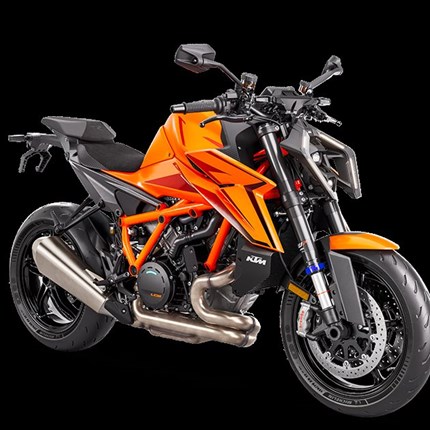 2026 KTM 1390 Super Duke R EVO Die KTM 1390 SUPER DUKE R EVO ist ein echtes, ausgereiftes BEAST. Sie verfügt nicht nur über die gleiche Top-Ausstattung wie die brandneue KTM 1390 SUPER DUKE R, sondern zusätzlich auch noch über die intuitive WP Semi-Active Suspension Technology (SAT). Damit ist sie in der Lage, die Federung automatisch an die Fahrbahnbedingungen und die Fahrer-Inputs anzupassen. So bringt sie Intelligenz auf den Asphalt – und in die Jagd.