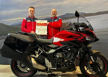 Danke, für diese tolle Auszeichnung.