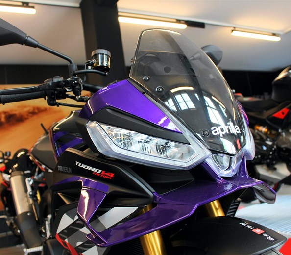 Lila ist das neue Schwarz 
Als die neue Farbe "Shakedown Indigo" im letzten Jahr vorgestellt wurde, waren Teile von unserem Team und auch einige von Euch erst einmal skept ...