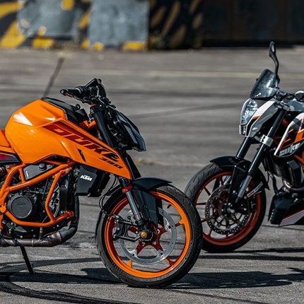 Reifeninformationen Erhalten Sie fachkundige Beratung bei der Auswahl der richtigen Reifen für Ihr KTM -Motorrad. Finden Sie wichtige Informationen zu Reifentypen, Größen, Profilen und Leistung – passend zu Ihrem Fahrstil, egal ob auf der Straße, im Gelände oder auf der Rennstrecke.