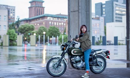 Die legendäre W230 wird Teil der Modellpalette 2026 | Kawasaki