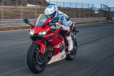 Schneider Motorcycles Holding GmbH-News: TRACK DOMINANCE NEU DEFINIERT