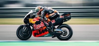 3 Gründe, sich 2026 auf Red Bull KTM & MotoGP™ zu freuen 2026 markiert KTMs 10. Saison in der ultrakompetitiven MotoGP-Serie. Und sie könnte außerdem eine der prägnantesten werden: Es ... Weiter >>