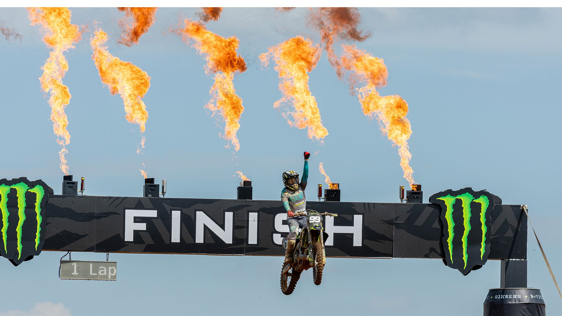 Erster MX2-Grand-Prix‑Sieg für TRIUMPH: Camden McLellan gewinnt auf der TF 250-X