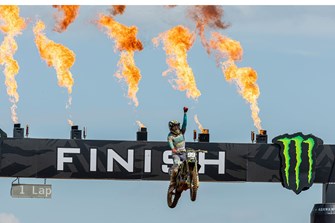 Erster MX2-Grand-Prix‑Sieg für TRIUMPH: Camden McLellan gewinnt auf der TF 250-X