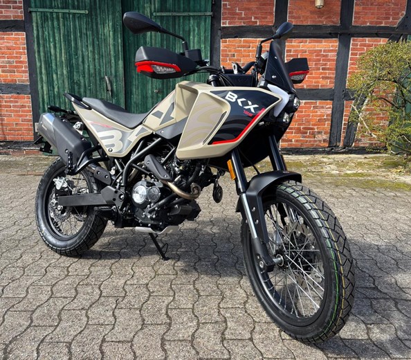Benelli BKX 125- am Lager! 
Volle 15 PS, ABS und jede Menge Spaß!