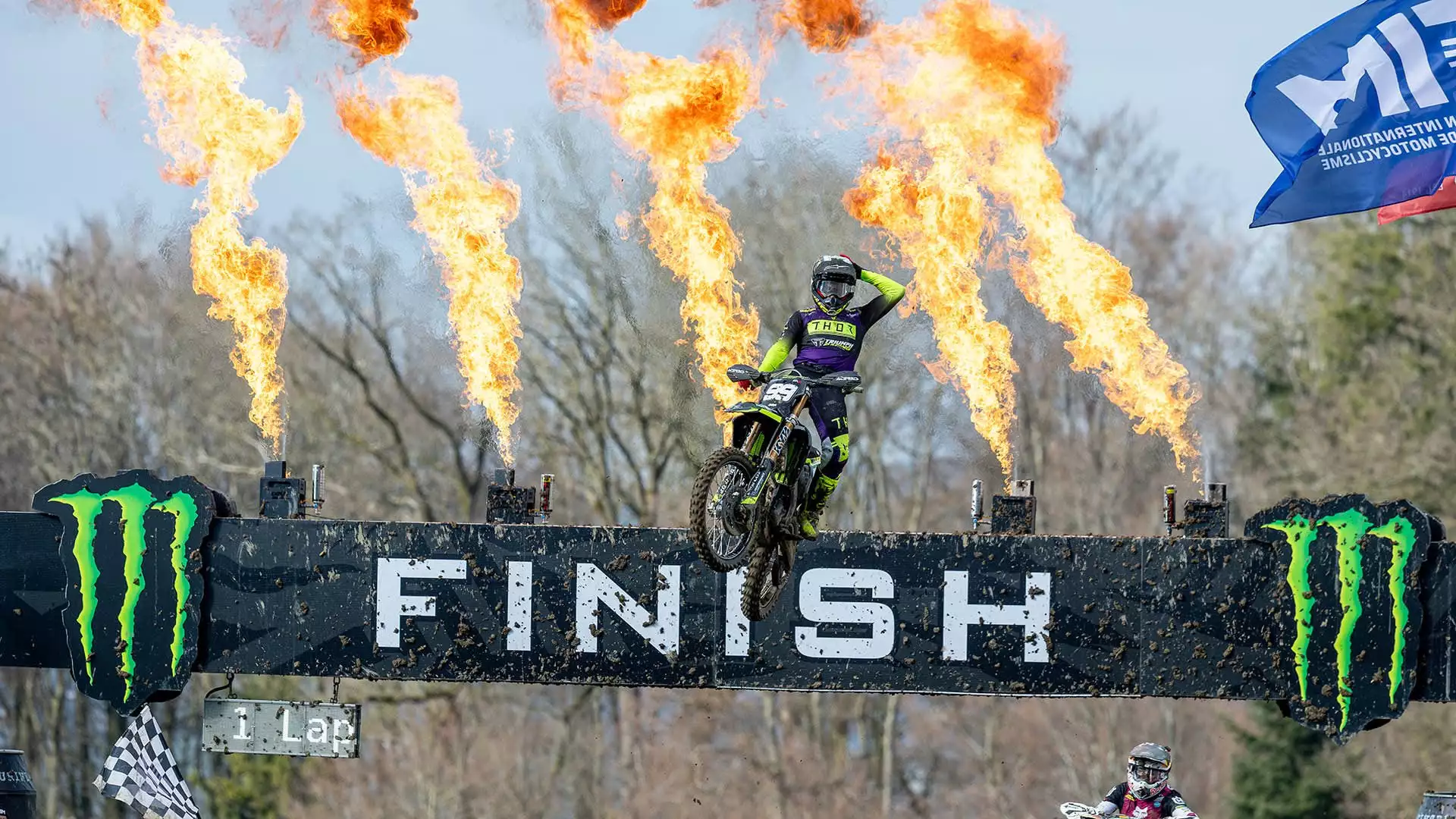 Erster MX2-Grand-Prix‑Sieg für TRIUMPH: Camden McLellan gewinnt auf der TF 250-X