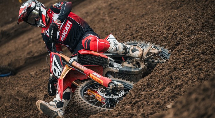 Historisches erstes Podium für die Desmo250 MX bei der EMX250 in der Schweiz