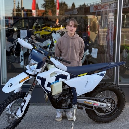 Das Enduro-Fieber liegt in der Familie! 
Wenn Vater und Sohn die Leidenschaft des Enduro Fahrens teilen - gibt es etwas Besseres??? Es kann nur sein dass in absehbar ... Weiter >>
