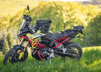 AKTIVKOMFORT Sitze erweitern das Potential der BMW F 900 GS durch ein sportergonomisches Upgrade
