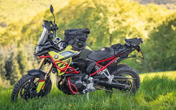 AKTIVKOMFORT Sitze erweitern das Potential der BMW F 900 GS durch ein sportergonomisches Upgrade - Bild 1