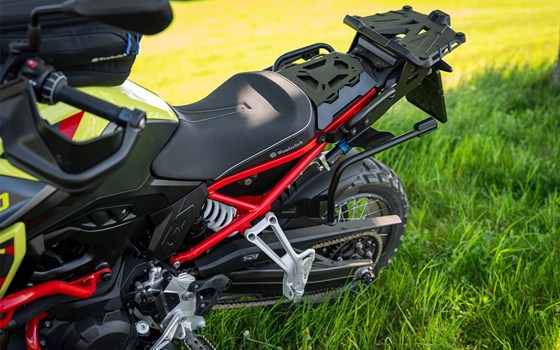 AKTIVKOMFORT Sitze erweitern das Potential der BMW F 900 GS durch ein sportergonomisches Upgrade - Bild 3