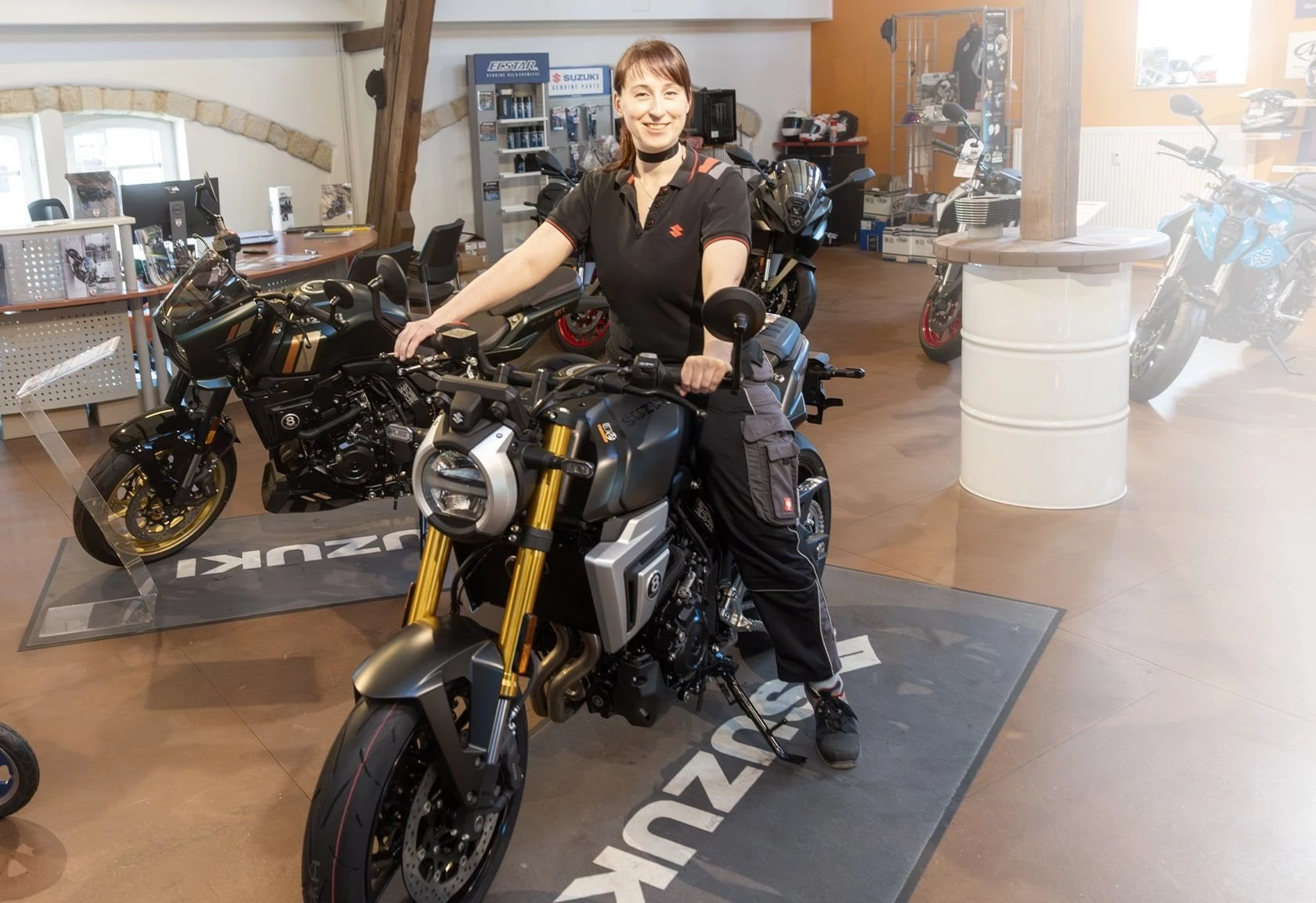Zur Person
Name:  Theresa van Rooijen  Alter:  35  Beruf:  Zweiradmechatronikern, Fachrichtung Motorrad  Berufserfahrung in de ... Weiter >>
