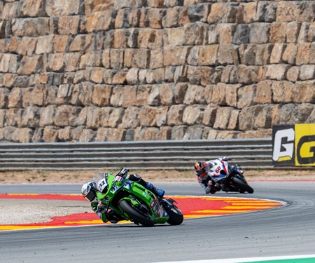 WorldSBK Aragon: Gerloff überzeugt mit Rang sechs – Alcoba kämpft sich in die Top Ten | Kawasaki