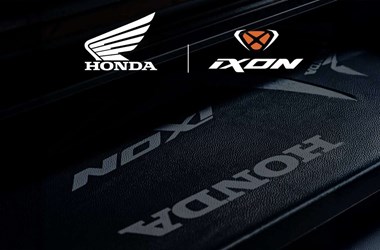 https://www.honda.de/motorcycles/experience-honda/news-and-events/2026-04-23-honda-und-ixon-schliessen-partnerschaft.html