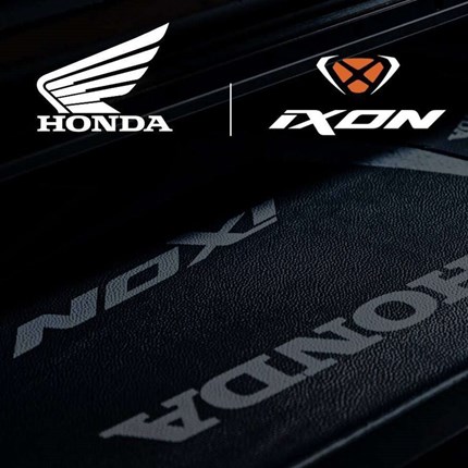 Honda und IXON schließen Partnerschaft im Bereich Fahrerausstattung Neue Honda × IXON Kollektion: Sport-, Street- und Adventure-Ausrüstung
Gemeinsame Entwicklung für Performance, Komfort und Sic ... Weiter >>