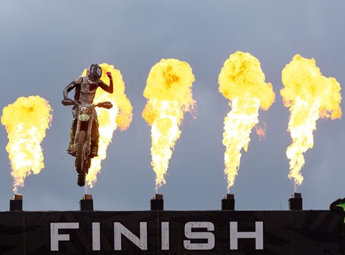 MX2 Kawasaki und Mathis Valin verlängern Vertrag