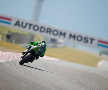 Rennbericht: Kawasaki Ninja ZX-4RR & ZX-6R Cup in Most 2026 | Kawasaki