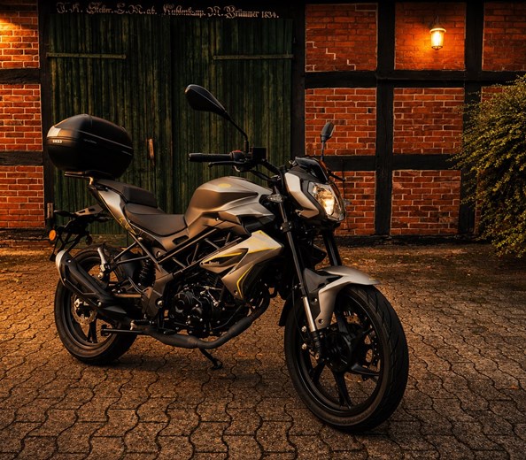  Benelli BN 125 1.Hand I Nur 2.126 Km I Service + HU/ AU neu 
Zum Verkauf steht eine gepflegte Benelli BN 125 aus 1. Hand in einem 
unfallfreien Zustand. Als Benelli-Vertragshändler kennen wir das 
Fahrzeug ...